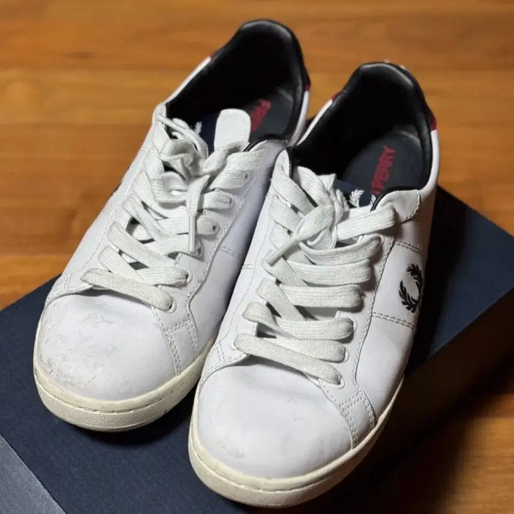 [BUNJANG] Fred Perry White Sneakers (Size 280) / 프레드페리 화이트 스니커즈(280)