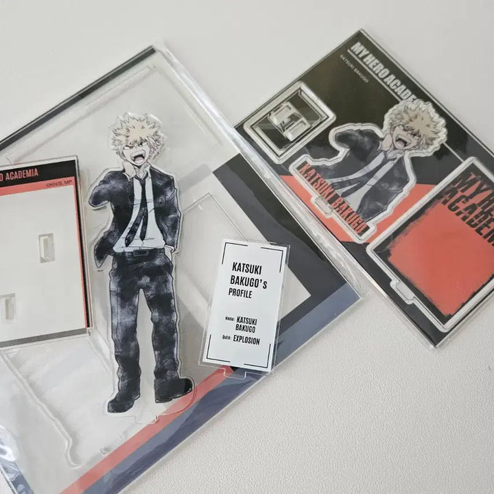 [BUNJANG] My Hero Academia Katsuki Bakugo Suit Acrylic Stand Set (Full Body &amp; Upper Body) / 히로아카 나히아 바쿠고 정장 아크릴스탠드 세트 전신상반신