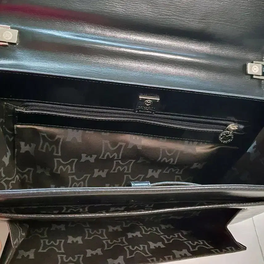 [BUNJANG] Met Cty Edge Briefcase Leather Black Unisex / 메트로시티 엣지 남녀 서류가방 중고 가방 은피아노
