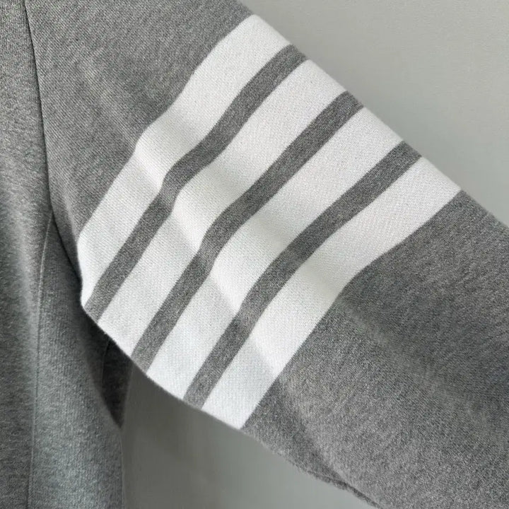 [BUNJANG] Thom Browne Engineered Striped Armband Sweatshirt Grey / [6]톰브라운 엔지니어드 사선완장 맨투맨 그레이
