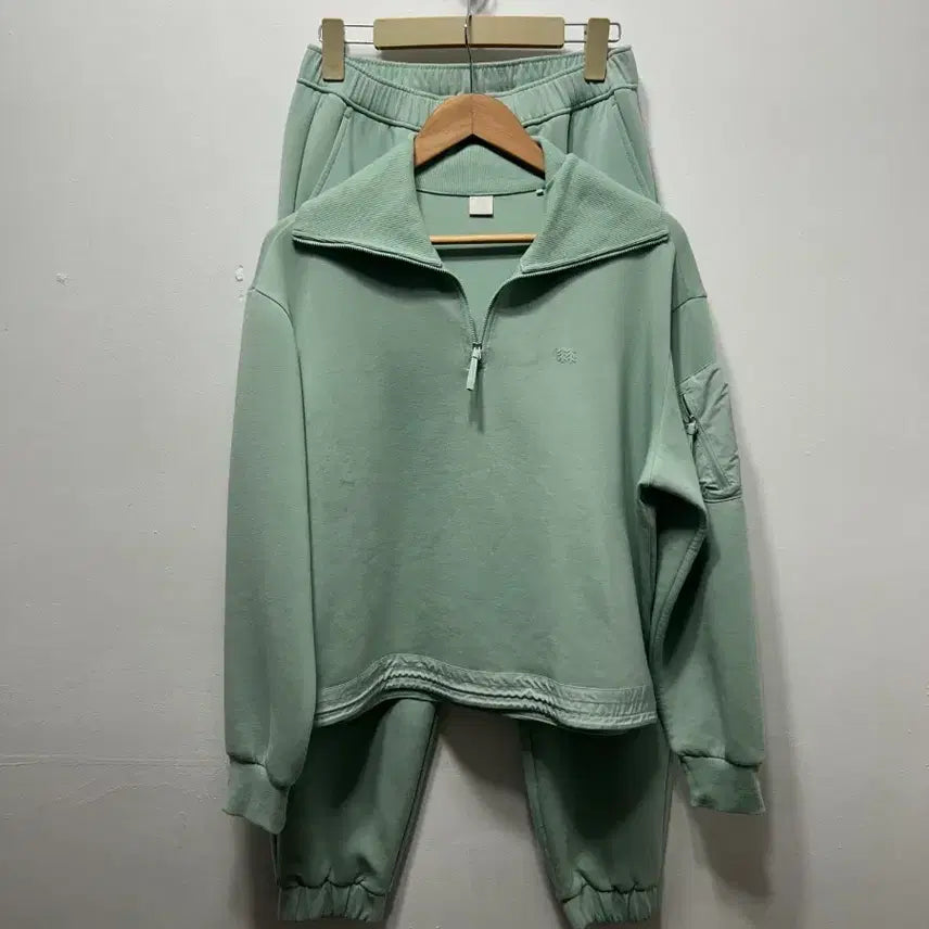 [SOLD OUT] 코오롱 M 여성 민트색 하프집업 트레이닝복 세트