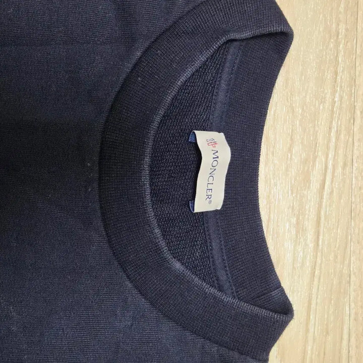 [SOLD OUT] 몽클레어 네이비 로고 맨투맨