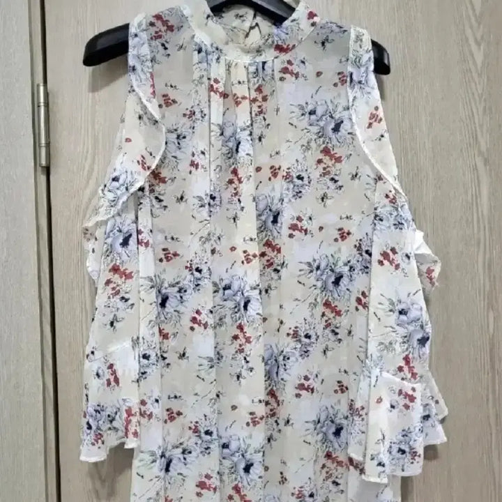 [BUNJANG] Flower Pattern Off-Shoulder Blouse / 플라워 패턴 오프숄더 블라우스