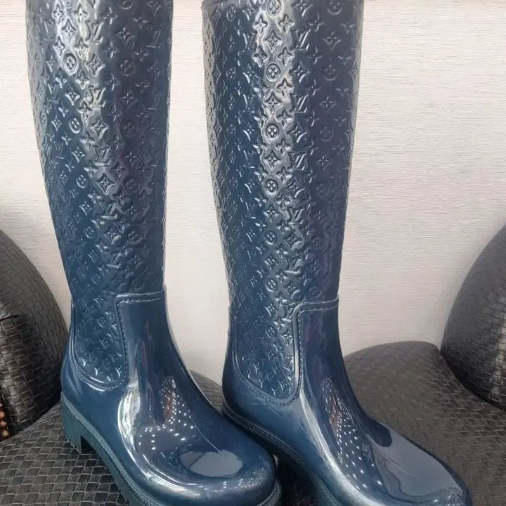 [BUNJANG] Louis Vuitton Monogram Embossed Rain Boots / 루이비통부츠 엠보 모노그램  레인부츠