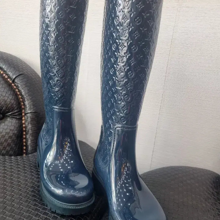 [BUNJANG] Louis Vuitton Monogram Embossed Rain Boots / 루이비통부츠 엠보 모노그램  레인부츠