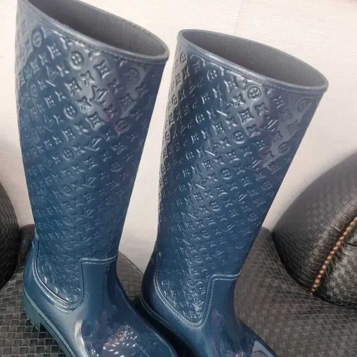 [BUNJANG] Louis Vuitton Monogram Embossed Rain Boots / 루이비통부츠 엠보 모노그램  레인부츠