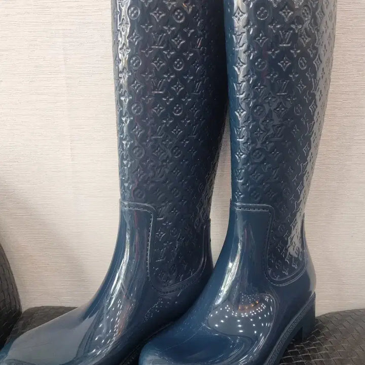 [BUNJANG] Louis Vuitton Monogram Embossed Rain Boots / 루이비통부츠 엠보 모노그램  레인부츠