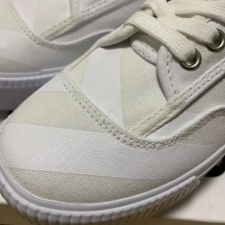 [BUNJANG] Feiyue White Sneakers / Feiyue 화이트 스니커즈 새거 정가 79000원
