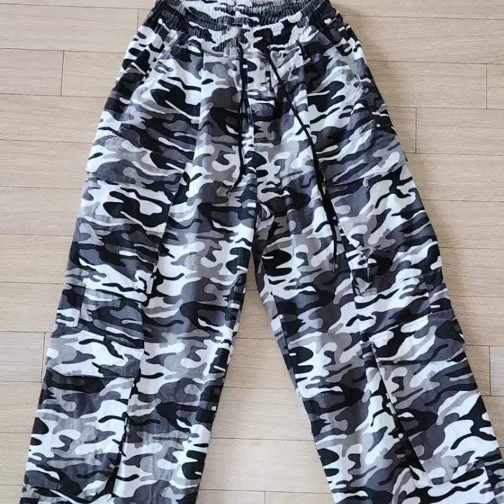 [BUNJANG] Sunday Off Club Camouflage Cargo Pants / 선데이오프클럽 카모플라쥬 카고팬츠