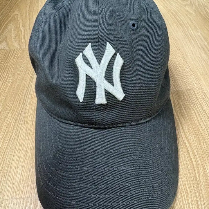 [SOLD OUT] MLB 에이스 언스트럭쳐 볼캡 NY 차콜 그레이