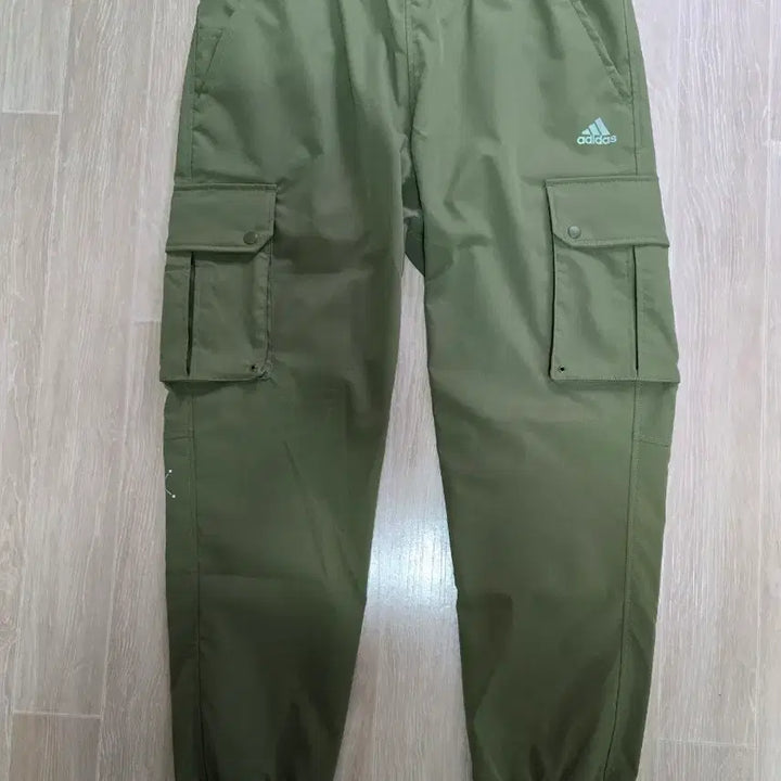 [SOLD OUT] (새상품) 아디다스 정품 우븐 카고 조거 팬츠 매장 한정판 15만원대