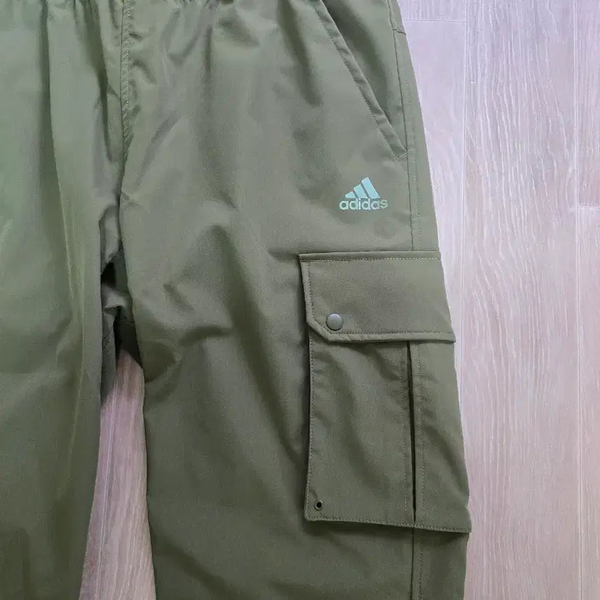 [SOLD OUT] (새상품) 아디다스 정품 우븐 카고 조거 팬츠 매장 한정판 15만원대