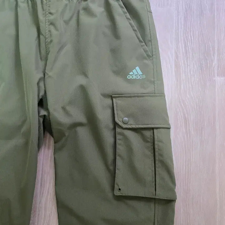 [SOLD OUT] (새상품) 아디다스 정품 우븐 카고 조거 팬츠 매장 한정판 15만원대