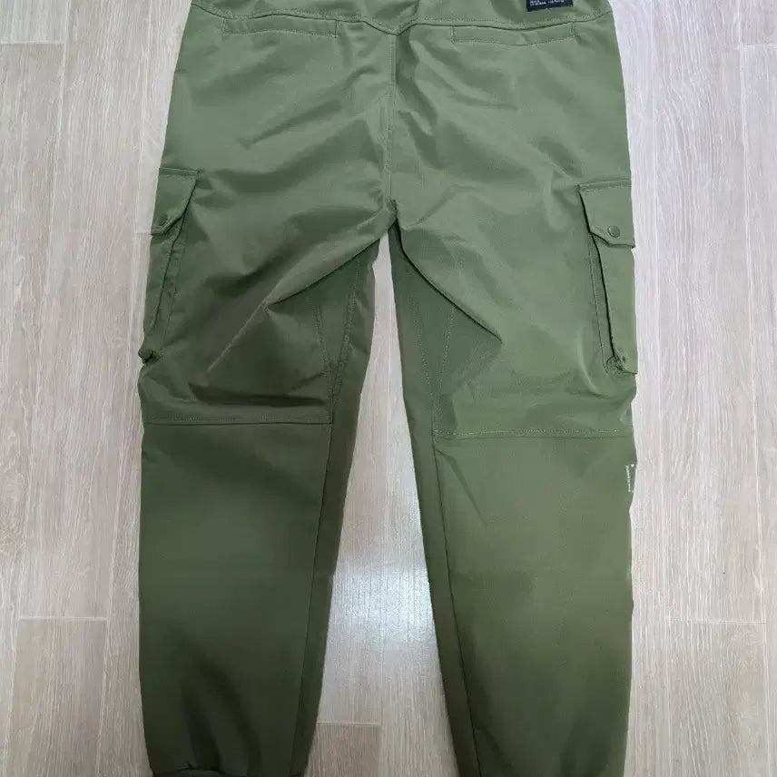 [SOLD OUT] (새상품) 아디다스 정품 우븐 카고 조거 팬츠 매장 한정판 15만원대