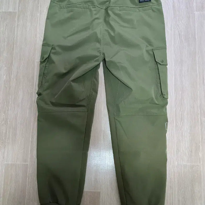 [SOLD OUT] (새상품) 아디다스 정품 우븐 카고 조거 팬츠 매장 한정판 15만원대