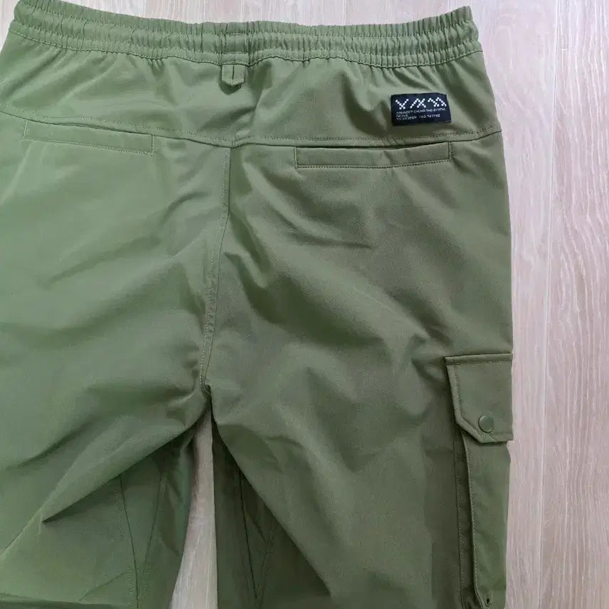 [SOLD OUT] (새상품) 아디다스 정품 우븐 카고 조거 팬츠 매장 한정판 15만원대