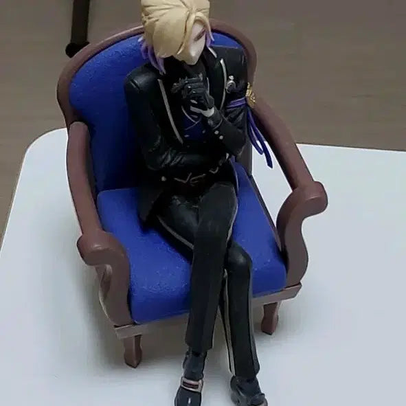[BUNJANG] Twisted Wonderland Vil Schoenheit Chair Figure / 트위스테 빌 셴하이트 쉔하이트 의자 피규어