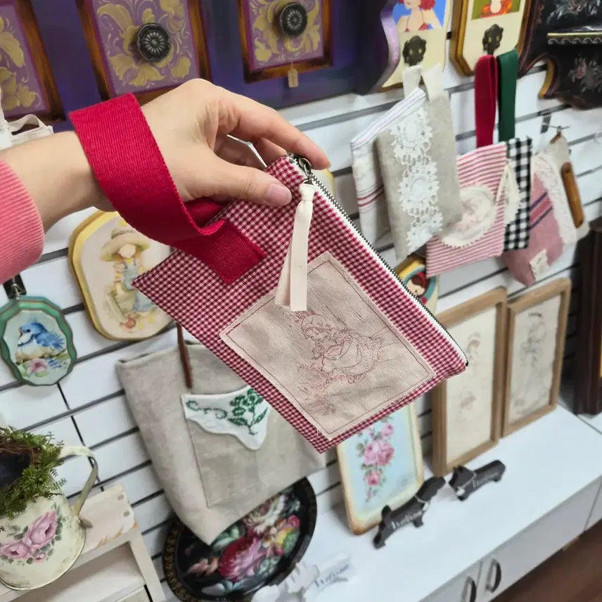 [BUNJANG] Handmade Red Checkered Pouch with Embroidery / 파우치형 핸들지갑