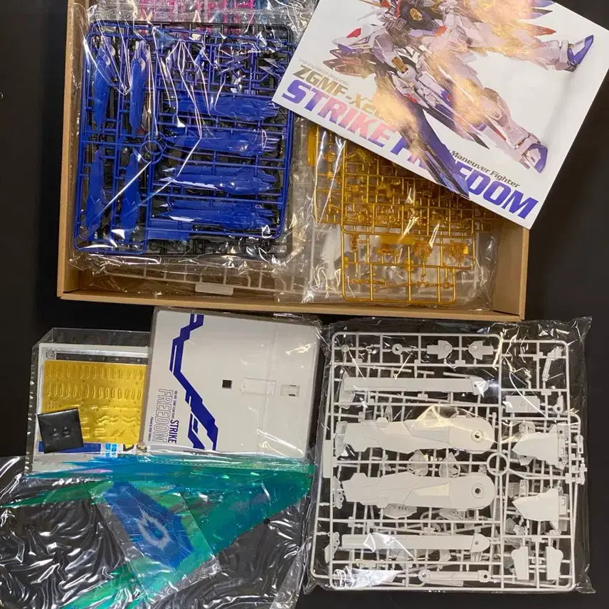 [SOLD OUT] 용도자 MG사이즈 스트라이크 프리덤 + 빛의날개 세트/ 건담 프라모델