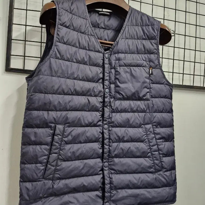 [BUNJANG] National Geographic Calis Light Down Vest / 95M 내셔널지오그래픽 칼리스 라이트 다운 조끼 베스트.