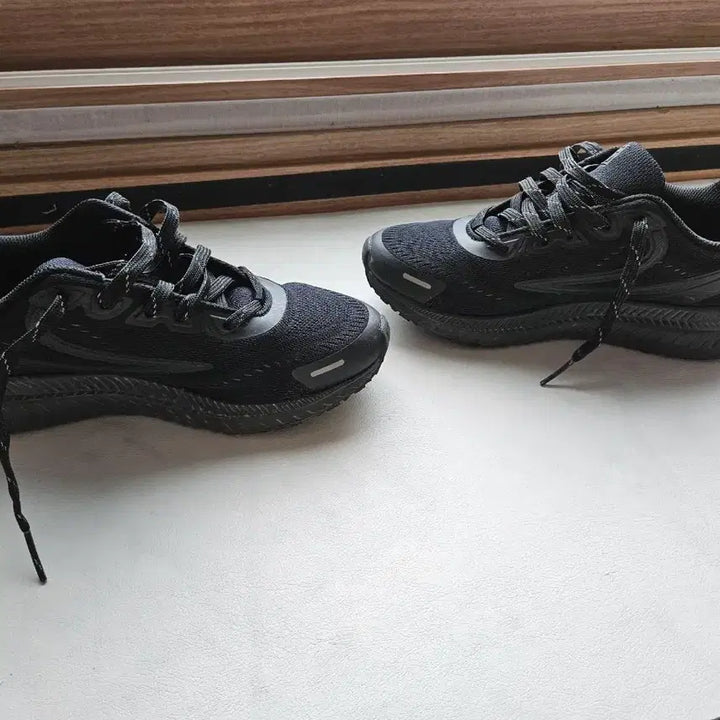[BUNJANG] Fila Sneakers 250mm / 휠라 운동화 250호(245권유)