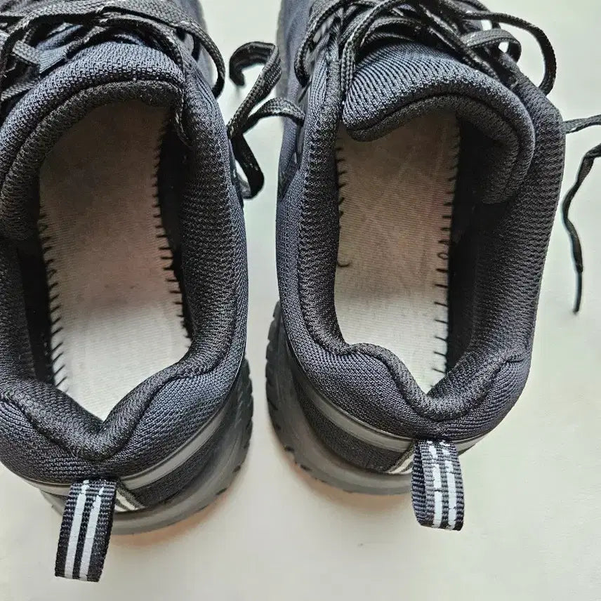 [BUNJANG] Fila Sneakers 250mm / 휠라 운동화 250호(245권유)