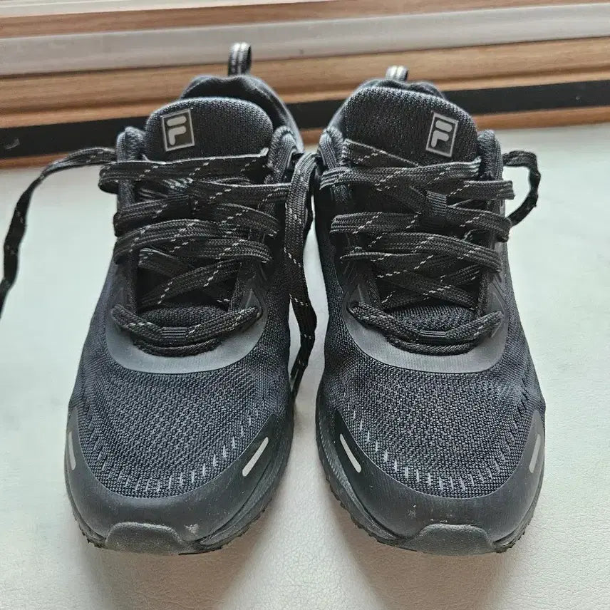 [BUNJANG] Fila Sneakers 250mm / 휠라 운동화 250호(245권유)