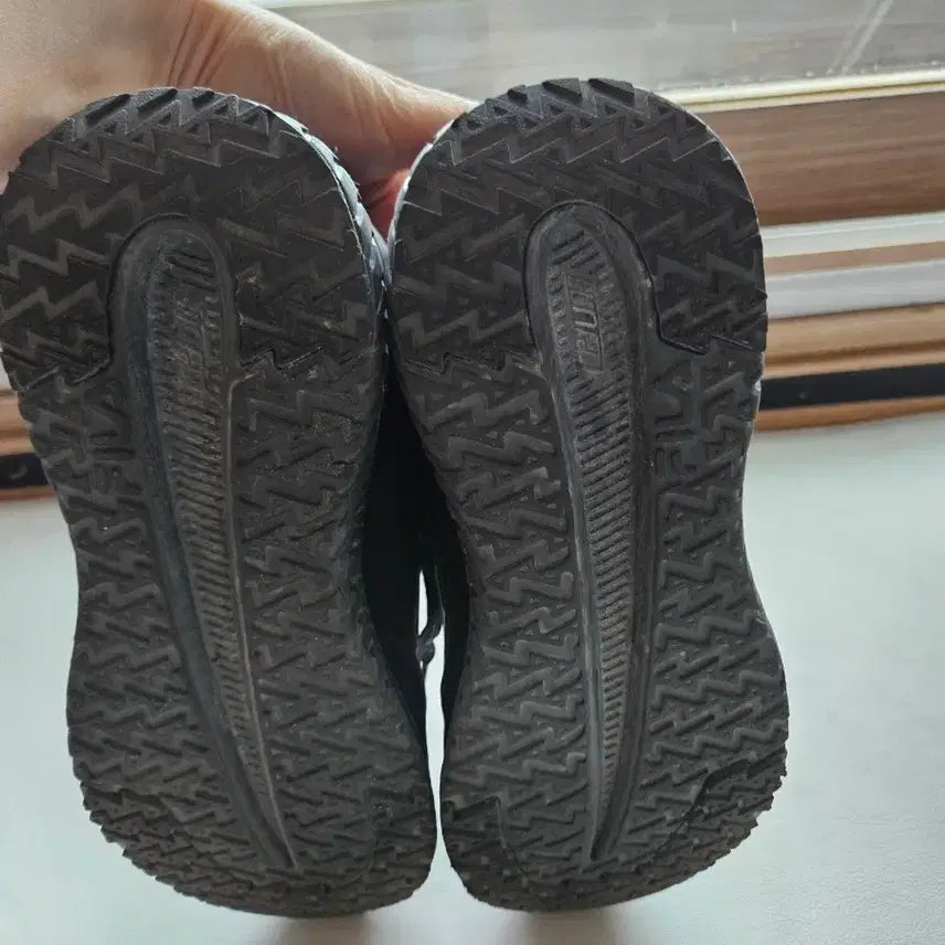 [BUNJANG] Fila Sneakers 250mm / 휠라 운동화 250호(245권유)