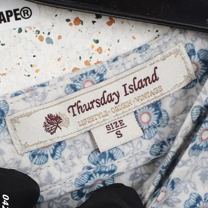 [SOLD OUT] 여성S/ 써스데이아일랜드 뒷밴딩 잔꽃 블라우스