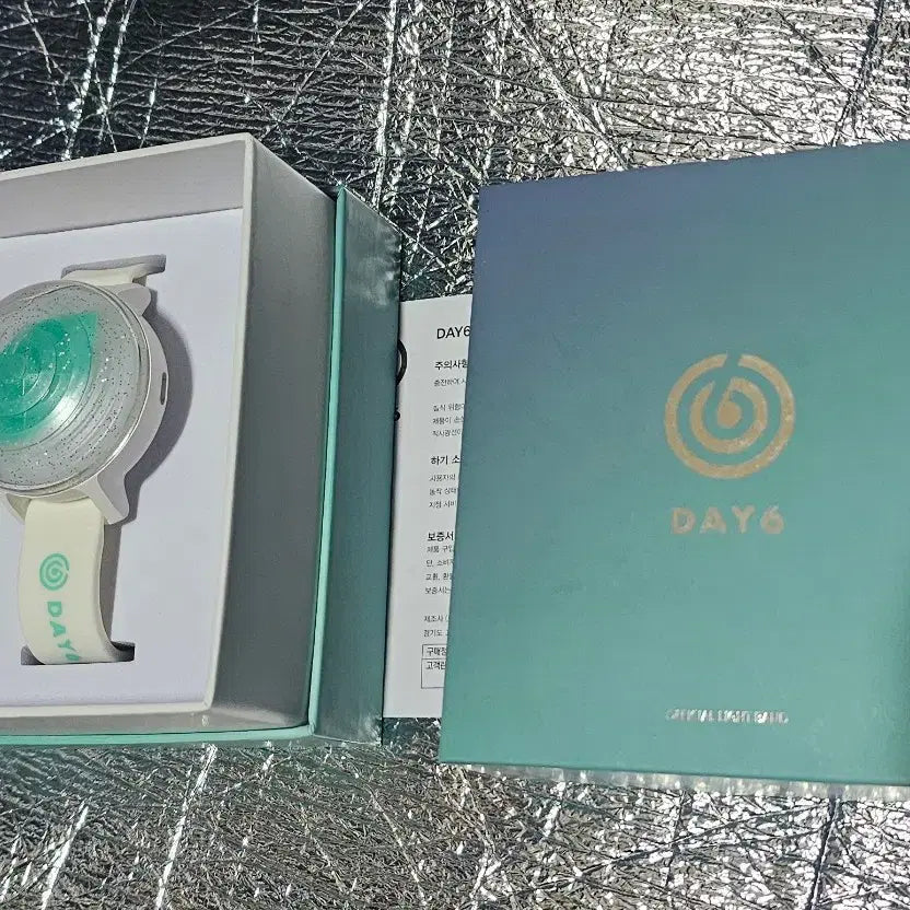 [SOLD OUT] Day6 데이식스 라이트밴드 마데워치1 최저가 팝니다!