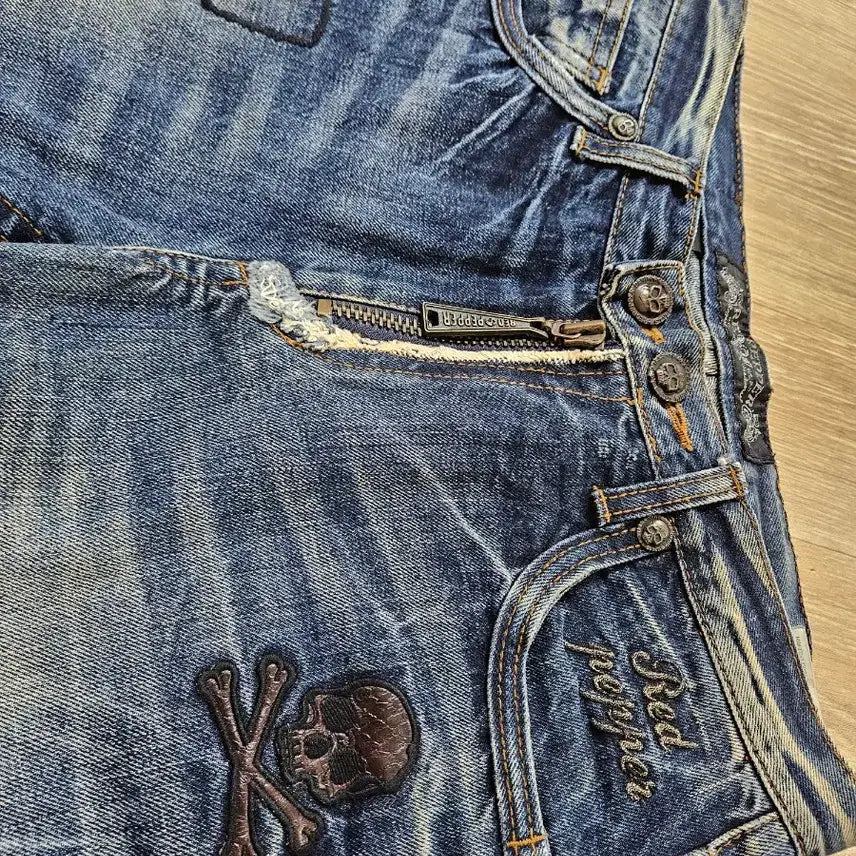 [BUNJANG] Redpepper Skull Embroidered Denim Pants / Redpepper 스컬 데님