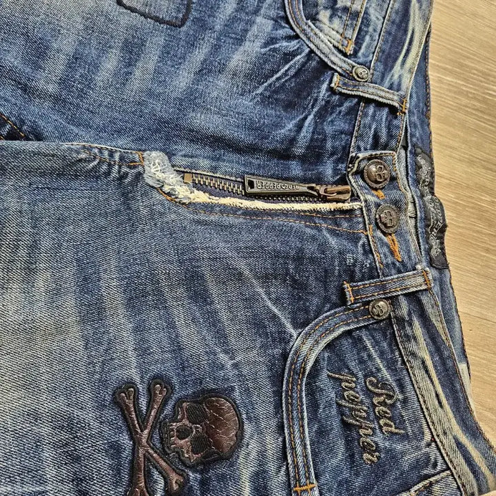[BUNJANG] Redpepper Skull Embroidered Denim Pants / Redpepper 스컬 데님