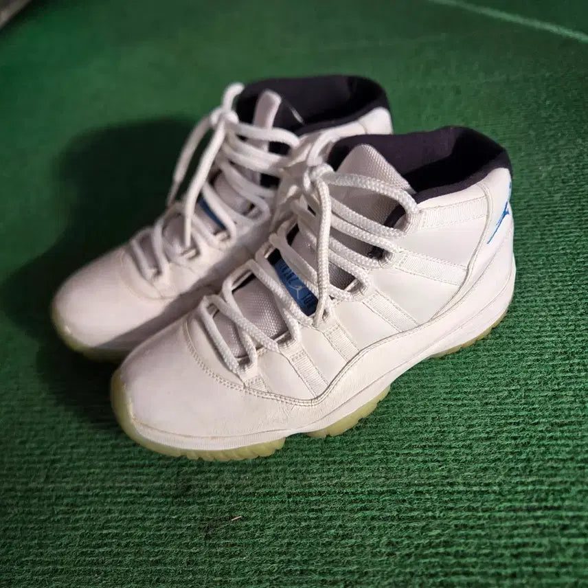 [BUNJANG] Nike Air Jordan 11 Legend Blue Sneakers (265mm) / (265)나이키 에어 조던 11 레전드 블루