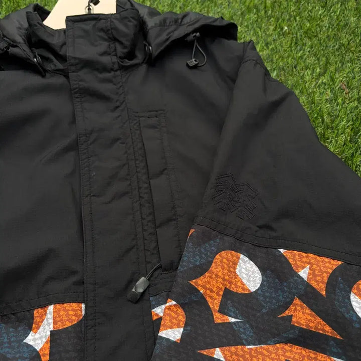 [BUNJANG] Kolon Spellout Windbreaker Jacket / 105)코오롱 스펠아웃 바람막이 자켓