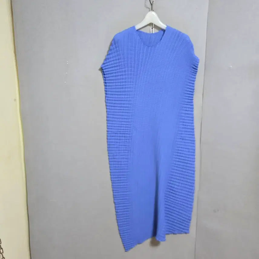 [BUNJANG] Pleats Me Blue Unbalanced Dress FF / 플리츠미 언바란스한 블루 원피스 FF   n4353