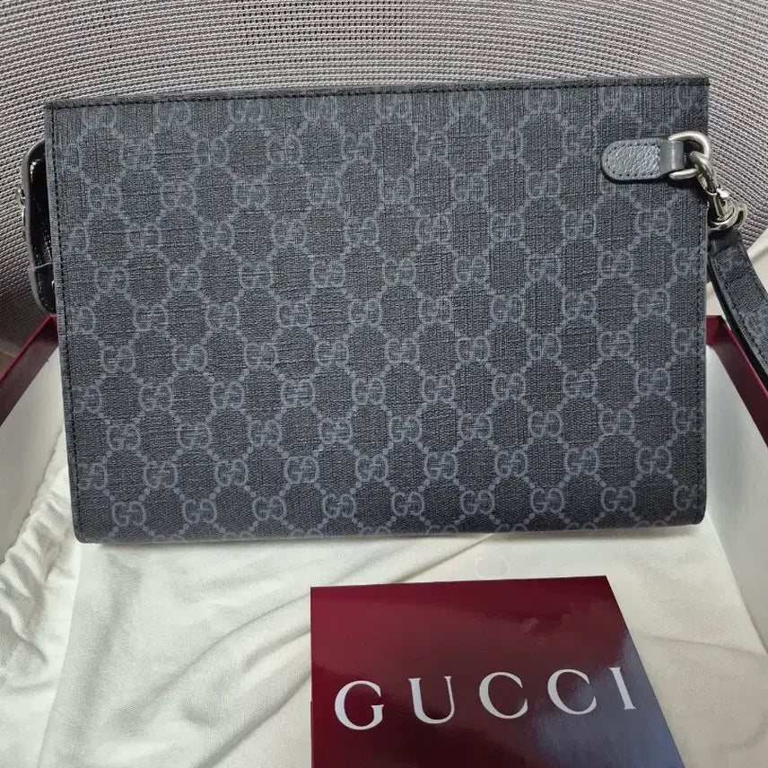 [SOLD OUT] 구찌 GG 수프림 클러치 백