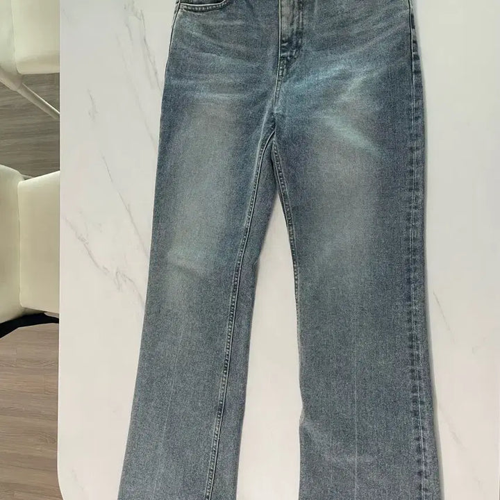 [BUNJANG] Dunst Semi Bootcut Denim (Light Blue) / 던스트 세미 부츠컷 데님 라이트 블루