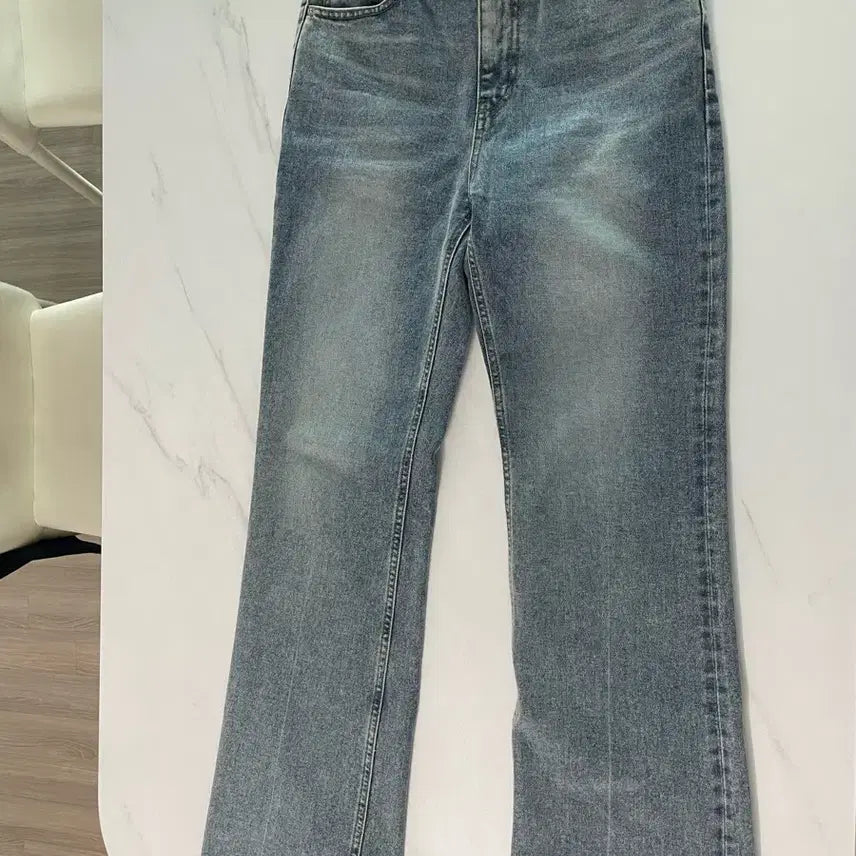 [BUNJANG] Dunst Semi Bootcut Denim (Light Blue) / 던스트 세미 부츠컷 데님 라이트 블루