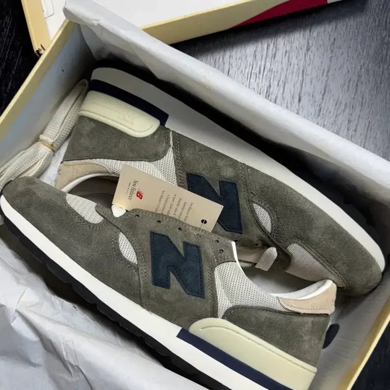 [BUNJANG] [295 / us11.5] 뉴발란스 990v1 올리브 M990WG1 / [295 / us11.5] 뉴발란스 990v1 올리브 M990WG1