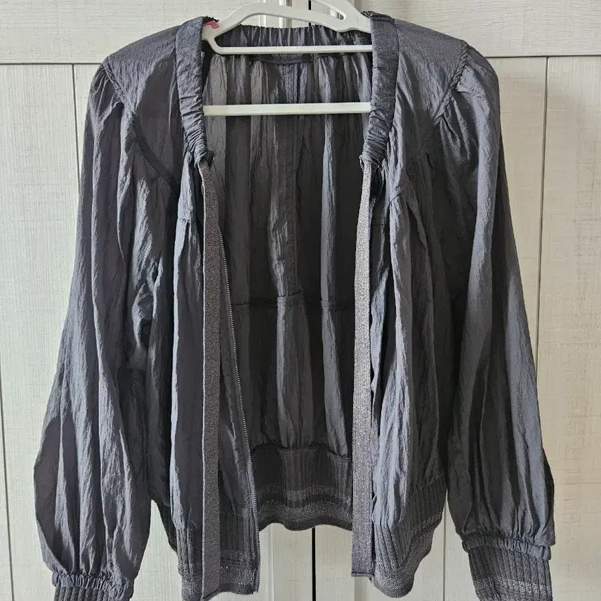 [SOLD OUT] 한섬 오즈세컨 챠콜 셔링 롱 슬리브 집업 점퍼