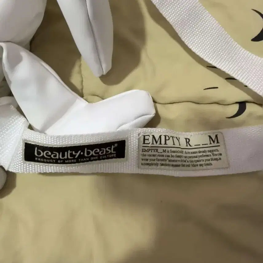 [SOLD OUT] Beauty Beast x Empty Room 토끼 백팩 / 흰색