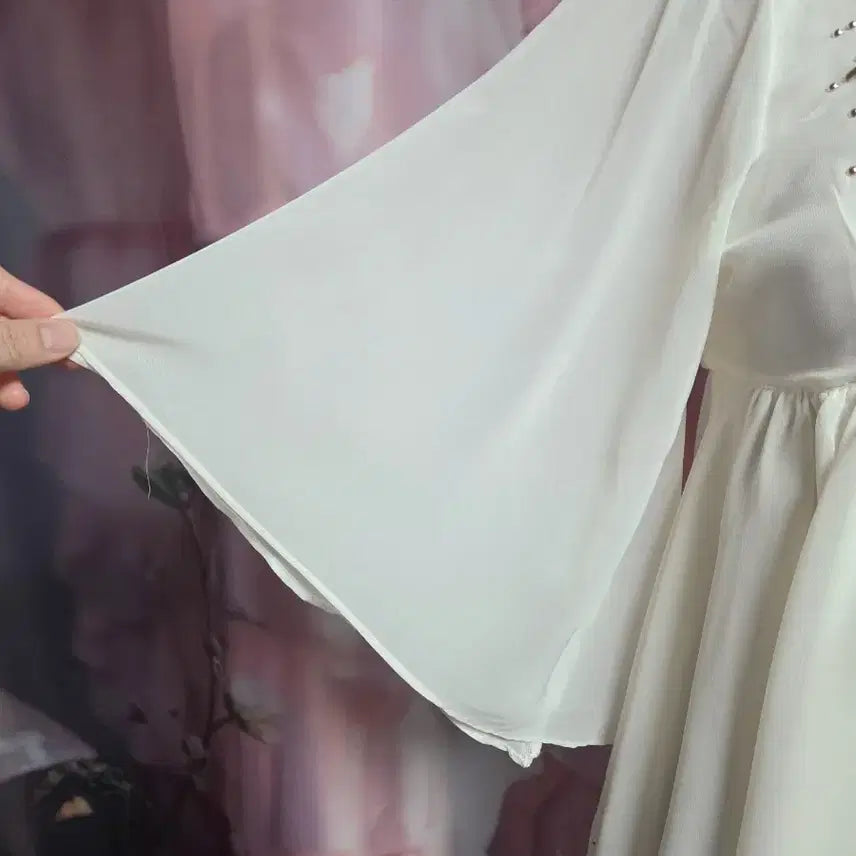 [BUNJANG] INGNI V-Neck Blouse / INGNI 잉그니 여신 브이넥 블라우스