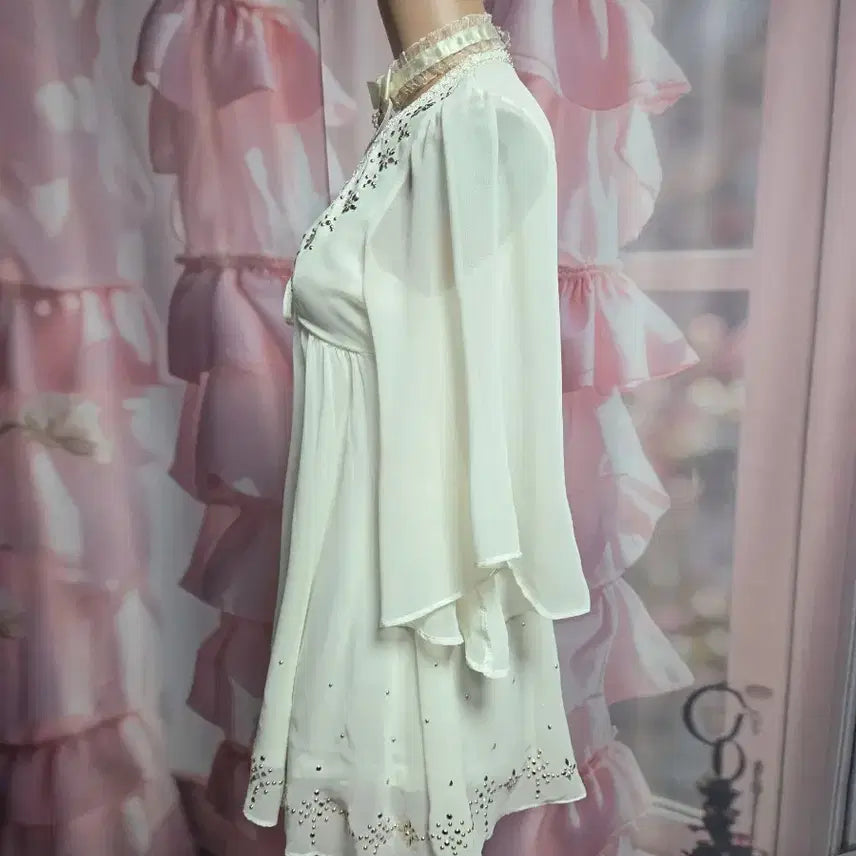 [BUNJANG] INGNI V-Neck Blouse / INGNI 잉그니 여신 브이넥 블라우스
