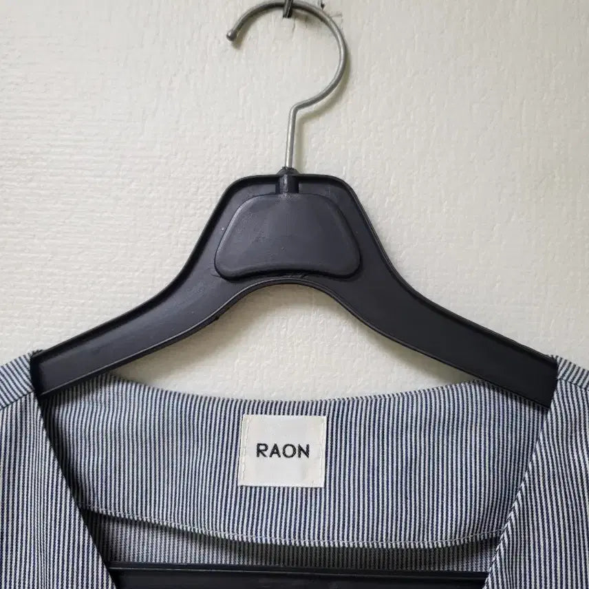 [SOLD OUT] RAON 소매 퍼프 블라우스 프리