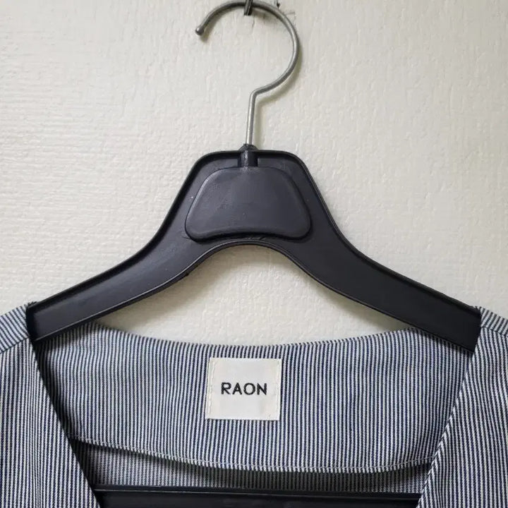 [SOLD OUT] RAON 소매 퍼프 블라우스 프리