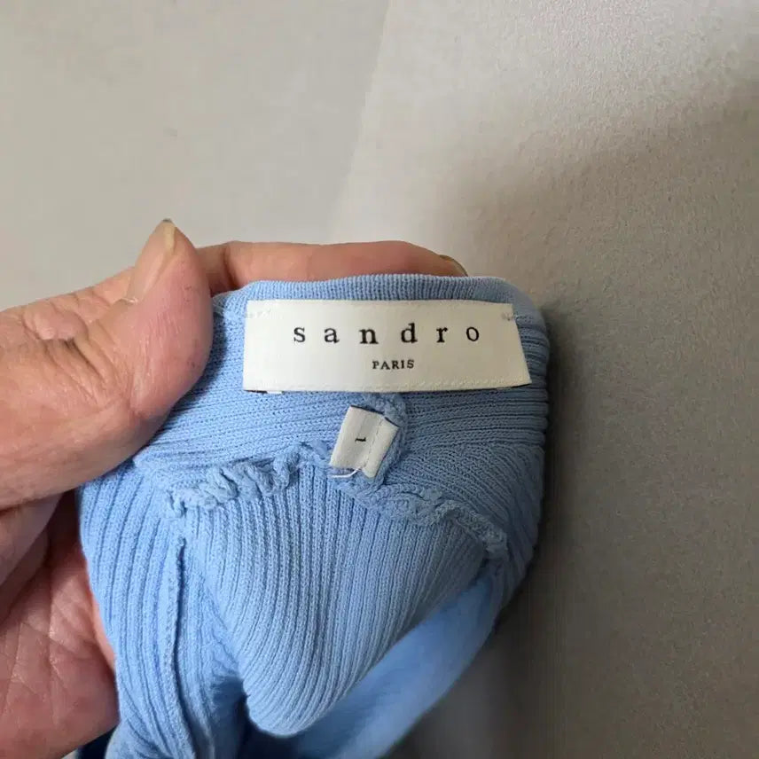 [BUNJANG] Sandro Sky Blue V-neck Knit Top / 산드로 하늘색 브이넥 니트 1   n4359