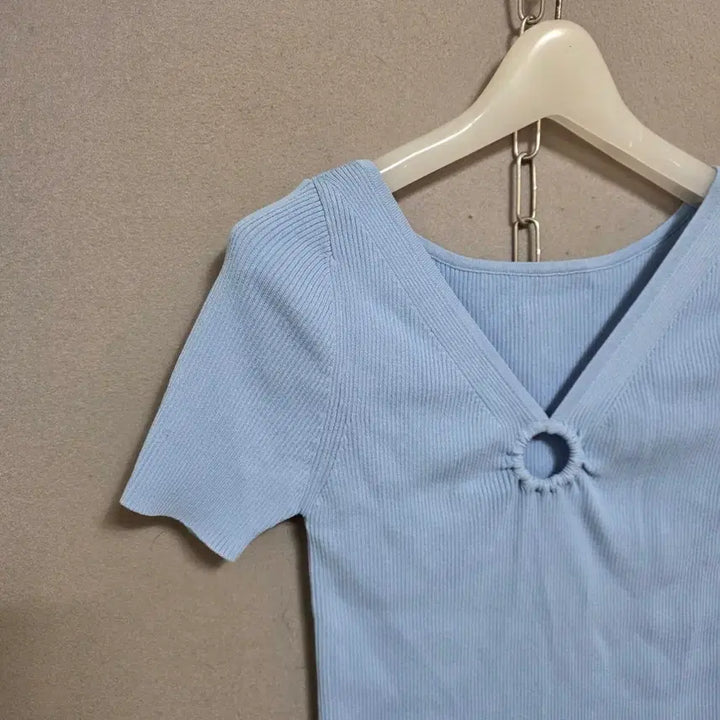 [BUNJANG] Sandro Sky Blue V-neck Knit Top / 산드로 하늘색 브이넥 니트 1   n4359