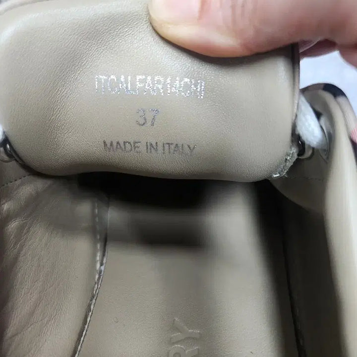 [BUNJANG] Burberry Sneakers Size 37 / 버버리 스니커즈 사이즈 37