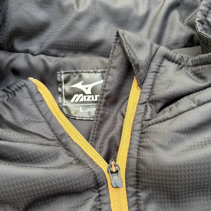 [BUNJANG] Mizuno Lightweight Padded Half-Zip Warm-Up Jacket (L) / L)미즈노 경량패딩 반집업 웜업