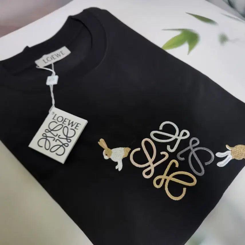 [BUNJANG] Roa Rabbit Embroidery Short Sleeve T-Shirt Black / 로에 토끼 자수 블랙 반팔 티셔츠